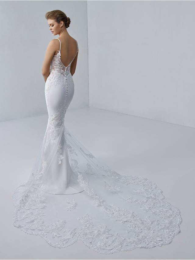 Code: Etoile Paris - IN STUDIO Stunning and sexy, the Paris gown features delicate, hand-beaded slim straps, sparkling floral embroidered lace, and a signature Élysee sculpted hem.Colour Options: Ivory/Ivory/Nude