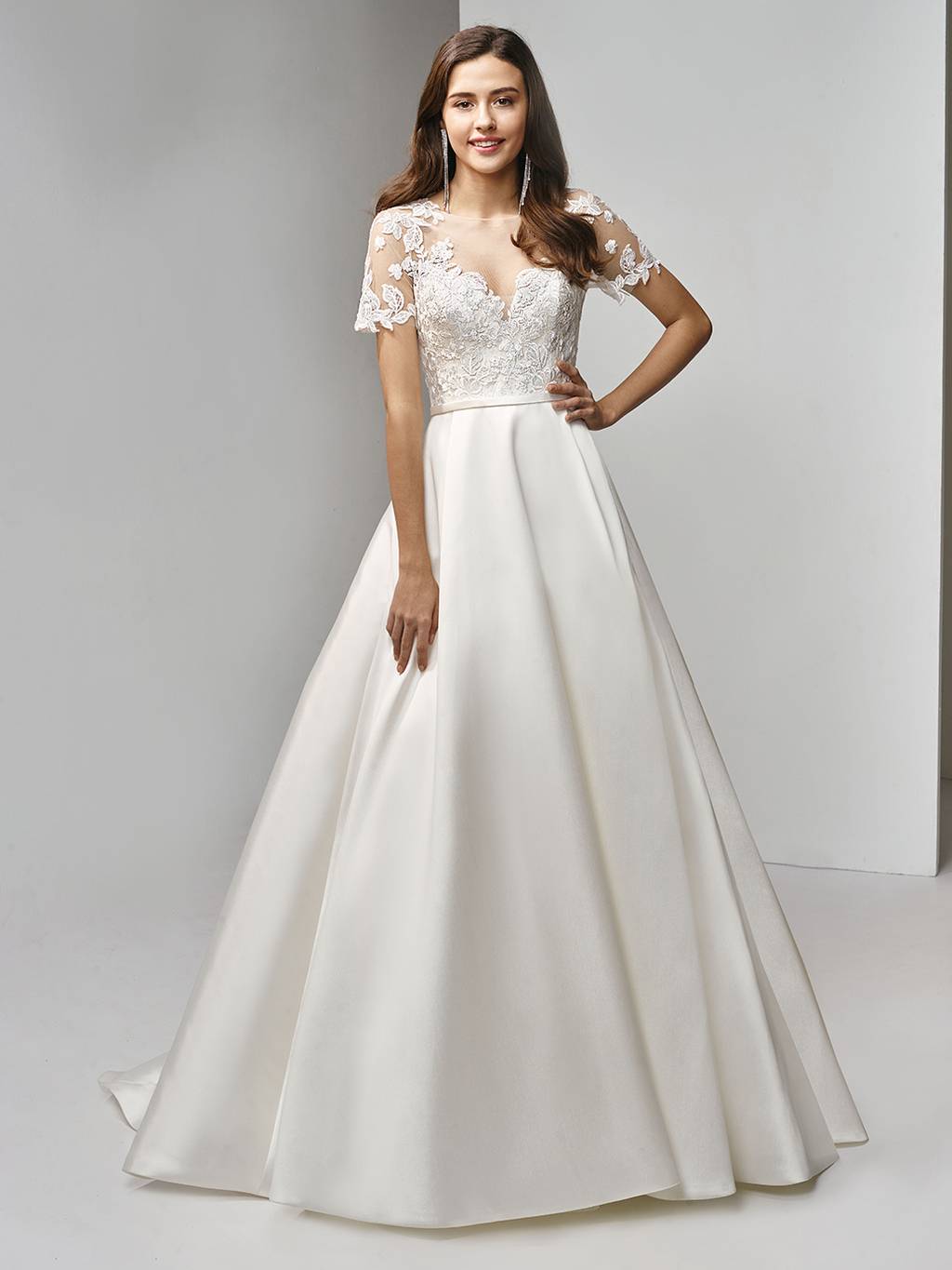 2019 Beautiful Collection Wedding Gowns,Veils,Jewellery Port Elizabeth