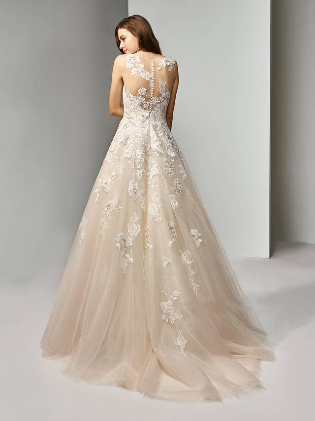 Code: Enzoani Beautiful BT19-03 Code: Enzoani Beautiful BT19-03 Classically sweet A-line style adorned with embroidered and chantilly lace over soft tulle to create the most enchanting gown. The illusion neckline and back accentuates the strategically placed appliques for that elevated, romantic allure.Colour Options : Ivory/Blush/Blush OR Ivory/Champagne/Beige OR Ivory/Ivory/Ivory