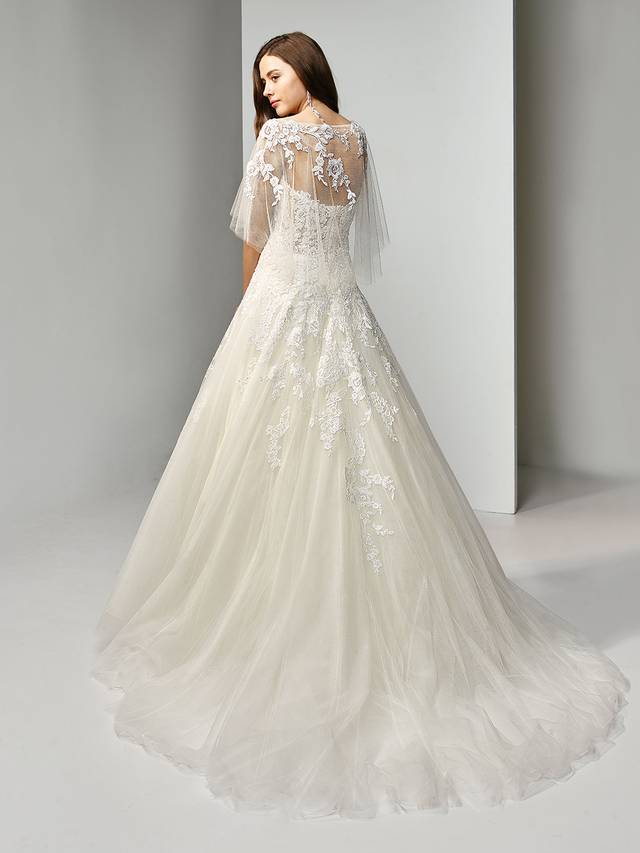 Code: Enzoani Beautiful BT19-08 with Tulle Jacket Code: Enzoani Beautiful BT19-08 with Tulle Jacket An elegant, strapless sweetheart modified A-line gown with cascading beaded embroidered lace over a full tulle skirt. The illusion bodice creates just enough allure to play up an especially romantic style. Paired with a jacket for a sophisticated, timeless look.Colour Options : Ivory/Beige OR Ivory/Ivory