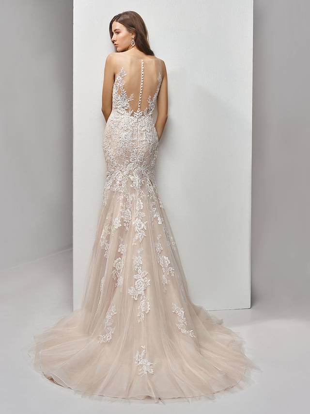 Code: Enzoani Beautiful BT19-14 Code: Enzoani Beautiful BT19-14 Sweet, elegant, romantic. This full-length mermaid gown features delicately beaded, embroidered and chantilly lace laid out on the softest tulle for a dreamy effect complemented by the illlusion bateau sweetheart neckline. A low illusion back with covered buttons adds a striking finishing touch.Colour Options : Ivory/Latte OR Ivory/Ivory