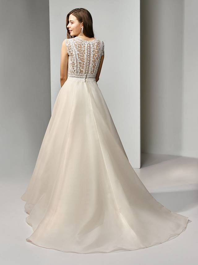 Code: Enzoani Beautiful BT19-20 Code: Enzoani Beautiful BT19-20 Twirl all night long in this full-length, A-line gown featuring the most romantic eyelet lace with floral motifs. The sweet illusion lace bodice features a deep V-neckline and cap sleeves, while a lace band at the waist flatters the figure even further. The soft and sleek organza skirt highlights the drama of the bodice and matching illusion lace back with covered buttons and invisible zipper closure.Colour Options : Dark Ivory/Ivory/Nude OR Dark Ivory/Ivory/Ivory