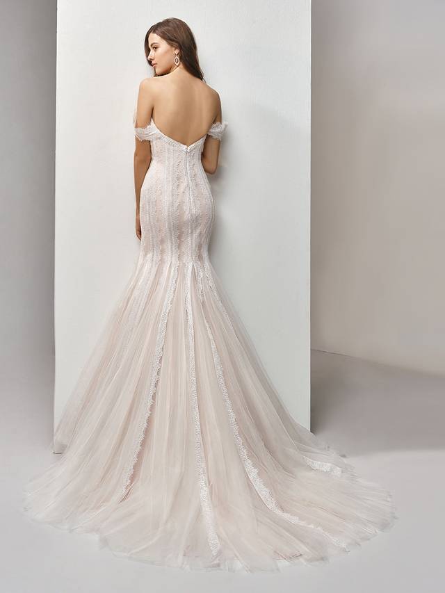 Code: Enzoani Beautiful BT19-28 Code: Enzoani Beautiful BT19-28 Classically romantic with sweet, modern twists -- this full-length mermaid gown features delicate chantilly lace patterning atop soft tulle layers, with eye-catching lace strips draping down the length of the dreamy train. Complete with lovely off-the-shoulder sleeves, sweetheart neckline and invisible back zipper closure.Colour Options : Ivory/Latte OR Ivory/Ivory