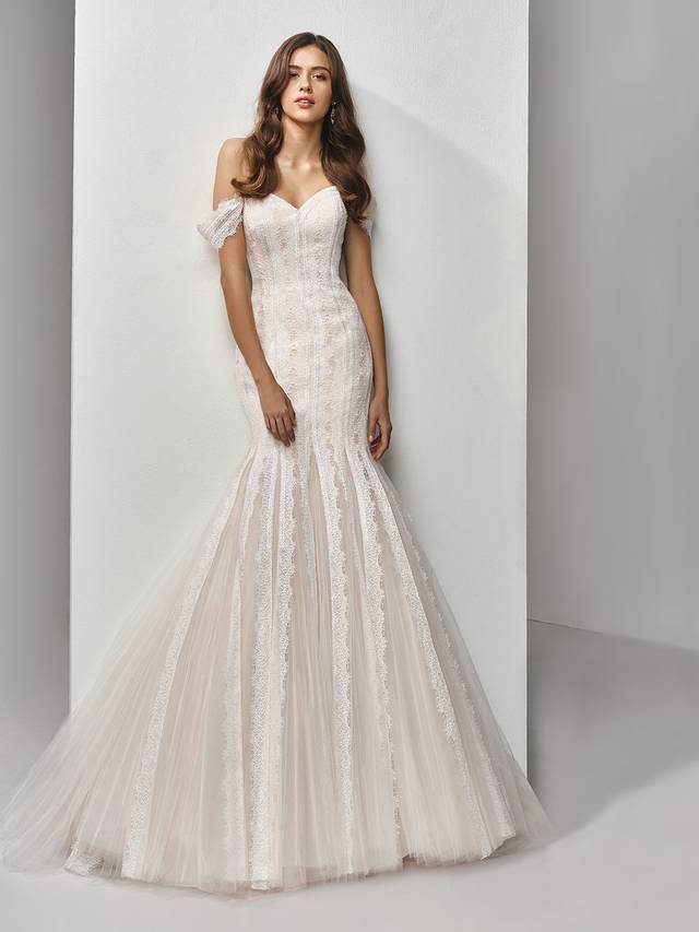 Code: Enzoani Beautiful BT19-28 Code: Enzoani Beautiful BT19-28 Classically romantic with sweet, modern twists -- this full-length mermaid gown features delicate chantilly lace patterning atop soft tulle layers, with eye-catching lace strips draping down the length of the dreamy train. Complete with lovely off-the-shoulder sleeves, sweetheart neckline and invisible back zipper closure.Colour Options : Ivory/Latte OR Ivory/Ivory
