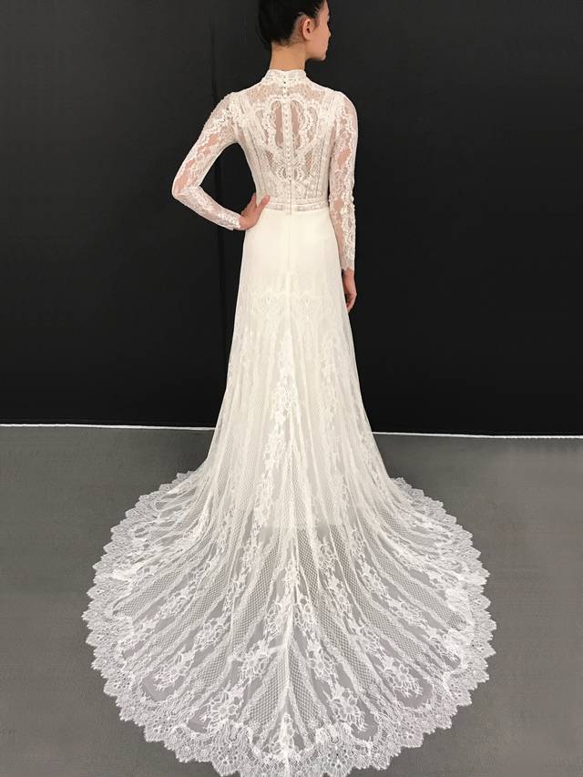 Code: Enzoani Blue Leonora Code: Enzoani Blue Leonora Dress Description English: Vintage elegance embodied into one gown. This A-line gown features a semi-high neckline with a full laced long sleeves to complement the gown’s intricate lace work. All eyes will be on the bride as with the dress’s timeless look in the modern day. Crystal buttons provide the last needed finishings for the big day.Colour Options : Dark Ivory