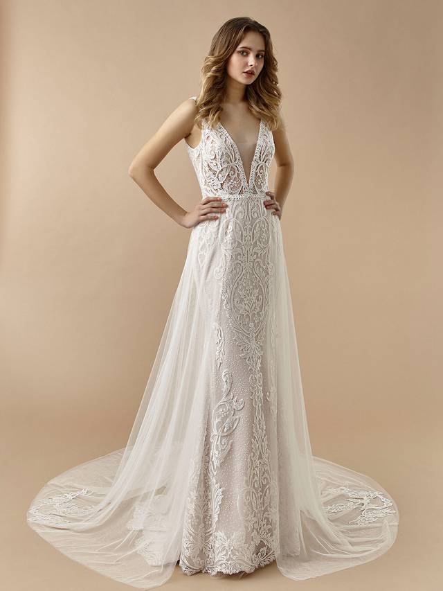 Code: Enzoani Beautiful BT20-02 Code: Enzoani Beautiful BT20-02 Whimsical and ethereal, BT20-2 features the perfect fusion of modern and retro elements from its illusion tulle skirt and its one-of-a-kind lace paired with polka dot lining. A low V-back and invisible zipper complete the look.Colour Options: Ivory/Latte OR Ivory/Ivory