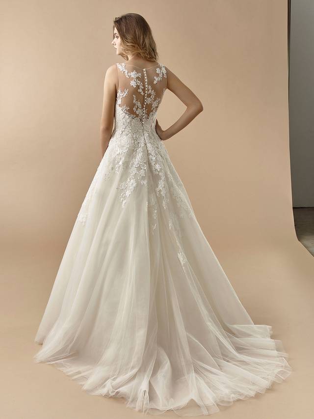 Code: Enzoani Beautiful BT20-07 Code: Enzoani Beautiful BT20-07 A classically sweet A-line style adorned with sweet lace over soft tulle, BT20-7 is sure to enchant your guests. A delicate illusion lace neckline matches the low, illusion lace back with covered buttons for the perfect romantic look.Colour Options: Ivory/Beige OR Ivory/Ivory