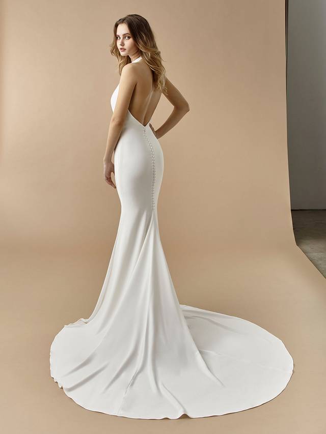 Code: Enzoani Beautiful BT20-12 Code: Enzoani Beautiful BT20-12 For the modern bride searching for effortless elegance, this ultra-comfy stretch georgette mermaid gown is the answer. BT20-12 features a sophisticated halter neckline with exquisite beading for the perfect hint of sparkle. It's open, plunging V-back is complete with covered buttons and an invisible zipper closure.Colour Options: Ivory