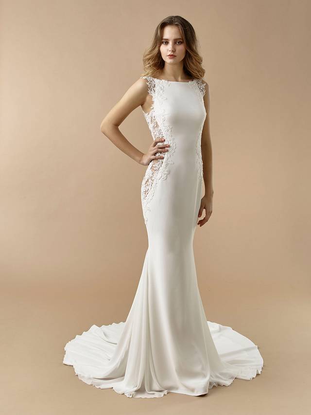 Code: Enzoani Beautiful BT20-19 Code: Enzoani Beautiful BT20-19 Old Hollywood glam meets modern sophistication. This mermaid gown is made with the softest stretch georgette with illusion lace panels at the side for a sexy, unexpected element. A gorgeous, illusion lace low back and covered buttons finish this look for a modern and feminine feel.Colour Options: Ivory