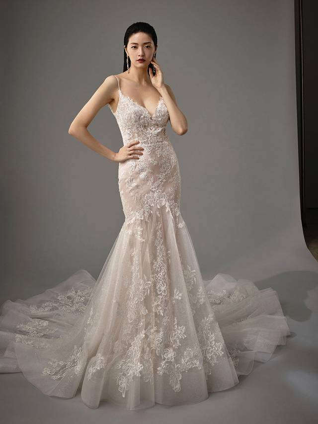 Code: Enzoani Blue - Magnolia Code: Enzoani Blue - Magnolia Sweet and beautiful, just as the flower, this mermaid gown features a gorgeous train made of layers of mesmerizing glitter tulle and lace. More glitter lines the gown to give an extra pop effect. Chantlily lace is used throughout the gown to finish this enchanting look.Colour Options: Ivory/Latte/Nude OR Ivory/Ivory/Ivory OR Ivory/Ivory/Nude