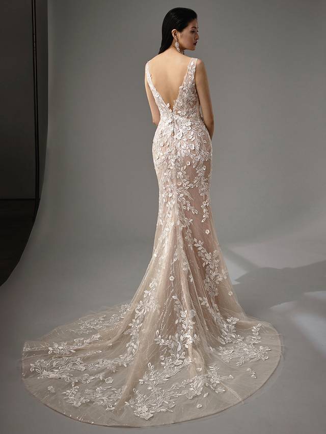 Code: Enzoani Blue - Mai without Detachable Skirt Code: Enzoani Blue - Mai without Detachable Skirt Gorgeous 3D floral motifs and the most exquisite sequined tulle take centre stage in this mermaid turned A-line gown. This two-in-one gown features a detachable train to go from ceremony to reception ready within seconds. A low V-back and crystal buttons finish this look for final feminine touches.Colour Options: Ivory/Nude/Nude OR Ivory/Ivory/Ivory OR Ivory/Ivory/Nude