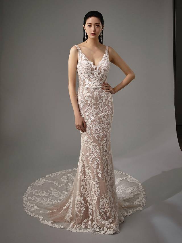 Code: Enzoani Blue - Mirinda Code: Enzoani Blue - Mirinda Whimsical and ethereal, this mermaid gown brings all the romance with its enchanting floral lace and alluring, low V-back. Dazzle and dance the night away in the sparkling glitter tulle skirt. The sweet look is complete with an invisible back zipper closure. Colour Options: Ivory/Nude/Nude OR Ivory/Ivory/Ivory OR Ivory/Ivory/Nude OR Ivory/Sand/Nude