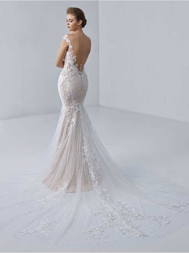 Code: Etoile Stephanie - IN STUDIO Code: Etoile Stephanie - IN STUDIO The elegant Stéphanie gown features a unique, off-shoulder sleeve design with illusion tulle, a soft and comfortable stretch jersey lining, a soft flowing hem, and body-contouring, sparkling baroque floral lace.Colour Options: Ivory/Nude/Nude OR Ivory/Ivory/Nude OR Ivory/Sand/Nude