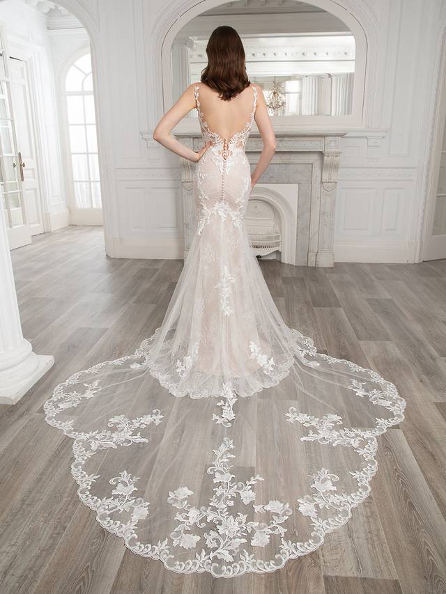 Code: Etoile Sydney - ARRIVING SOON Code: Etoile Sydney - ARRIVING SOON Sweet, sexy, and ultra-romantic. SYDNEY evokes effortless elegance with a high illusion neckline with delicate, sparkling hand beading. Gorgeous body-contouring baroque lace is thoughtfully placed throughout the gown, sprinkling down from the bodice down to the signature ÉLYSÉE double sculpted train. Colour Options: Ivory/Nude/Nude OR Ivory/Sand/Nude OR Ivory/Ivory/Nude